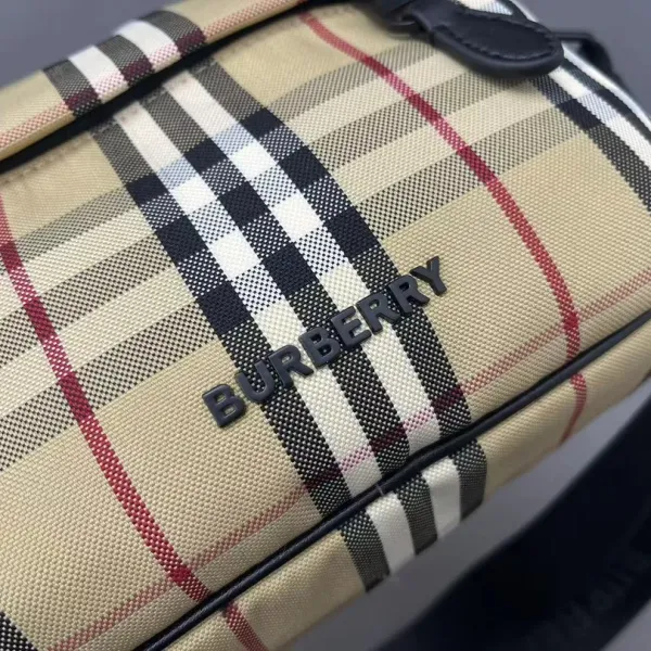 【2026】【BURBERRY 公式旗艦店】バーバリー 斜めがけバッグ 当日出荷 好評に付き再入荷!23*16CM 【2026】【BURBERRY 公式旗艦店】バーバリー 斜めがけバッグ 当日出荷 好評に付き再入荷!23*16CM