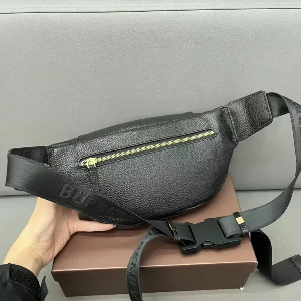 【2026】【BURBERRY 公式旗艦店】バーバリー 胸ポケット 当日出荷 好評に付き再入荷!28*19CM 【2026】【BURBERRY 公式旗艦店】バーバリー 胸ポケット 当日出荷 好評に付き再入荷!28*19CM