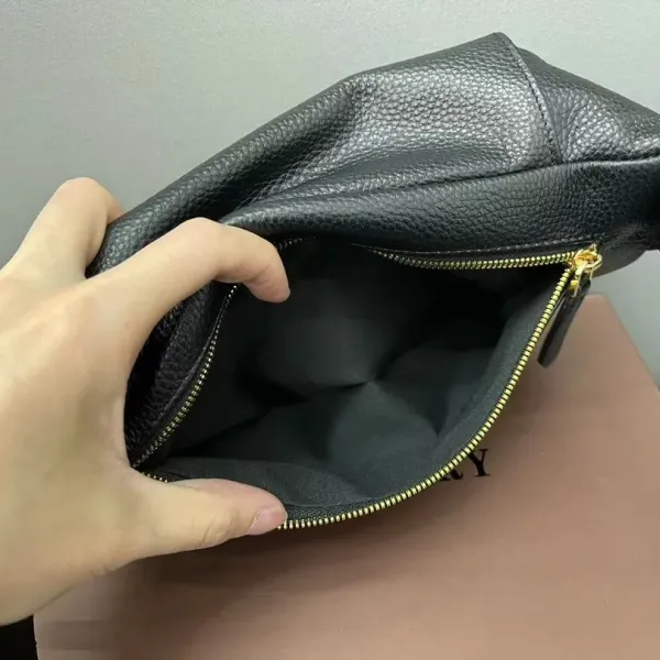 【2026】【BURBERRY 公式旗艦店】バーバリー 胸ポケット 当日出荷 好評に付き再入荷!28*19CM 【2026】【BURBERRY 公式旗艦店】バーバリー 胸ポケット 当日出荷 好評に付き再入荷!28*19CM