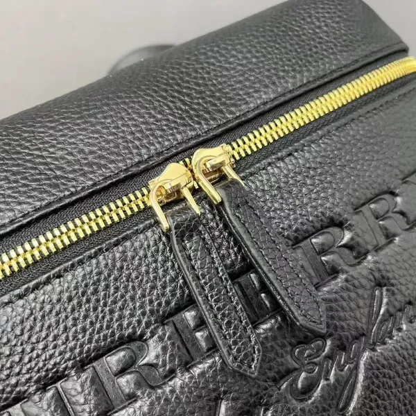 【2026】【BURBERRY 公式旗艦店】バーバリー 胸ポケット 当日出荷 好評に付き再入荷!28*19CM 【2026】【BURBERRY 公式旗艦店】バーバリー 胸ポケット 当日出荷 好評に付き再入荷!28*19CM