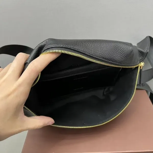 【2026】【BURBERRY 公式旗艦店】バーバリー 胸ポケット 当日出荷 好評に付き再入荷!28*19CM 【2026】【BURBERRY 公式旗艦店】バーバリー 胸ポケット 当日出荷 好評に付き再入荷!28*19CM