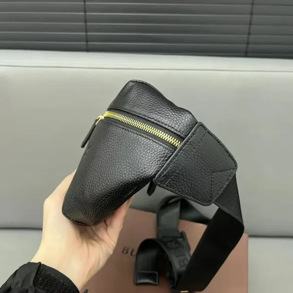 【2026】【BURBERRY 公式旗艦店】バーバリー 胸ポケット 当日出荷 好評に付き再入荷!28*19CM 【2026】【BURBERRY 公式旗艦店】バーバリー 胸ポケット 当日出荷 好評に付き再入荷!28*19CM