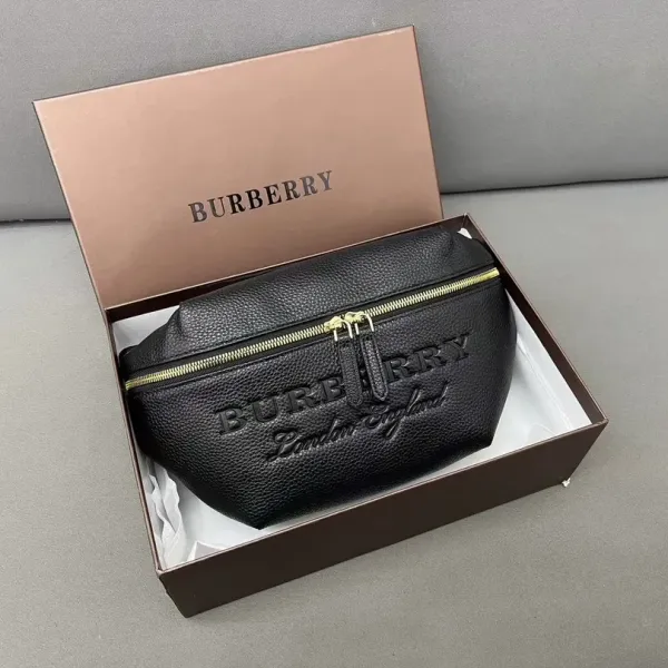【2026】【BURBERRY 公式旗艦店】バーバリー 胸ポケット 当日出荷 好評に付き再入荷!28*19CM 【2026】【BURBERRY 公式旗艦店】バーバリー 胸ポケット 当日出荷 好評に付き再入荷!28*19CM