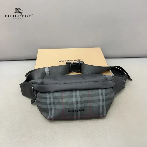 【2026】【BURBERRY 公式旗艦店】バーバリー 胸ポケット 当日出荷 好評に付き再入荷!30*14CM 【2026】【BURBERRY 公式旗艦店】バーバリー 胸ポケット 当日出荷 好評に付き再入荷!30*14CM