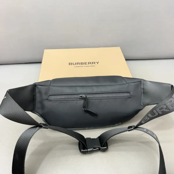 【2026】【BURBERRY 公式旗艦店】バーバリー 胸ポケット 当日出荷 好評に付き再入荷!30*14CM 【2026】【BURBERRY 公式旗艦店】バーバリー 胸ポケット 当日出荷 好評に付き再入荷!30*14CM