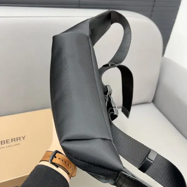 【2026】【BURBERRY 公式旗艦店】バーバリー 胸ポケット 当日出荷 好評に付き再入荷!30*14CM 【2026】【BURBERRY 公式旗艦店】バーバリー 胸ポケット 当日出荷 好評に付き再入荷!30*14CM