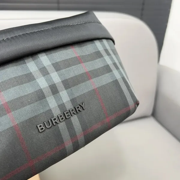 【2026】【BURBERRY 公式旗艦店】バーバリー 胸ポケット 当日出荷 好評に付き再入荷!30*14CM 【2026】【BURBERRY 公式旗艦店】バーバリー 胸ポケット 当日出荷 好評に付き再入荷!30*14CM