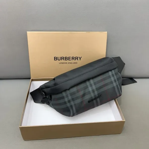 【2026】【BURBERRY 公式旗艦店】バーバリー 胸ポケット 当日出荷 好評に付き再入荷!30*14CM 【2026】【BURBERRY 公式旗艦店】バーバリー 胸ポケット 当日出荷 好評に付き再入荷!30*14CM