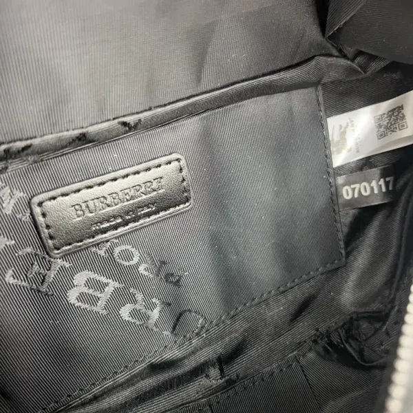 【2026】【BURBERRY 公式旗艦店】バーバリー 胸ポケット 当日出荷 好評に付き再入荷!30*14CM 【2026】【BURBERRY 公式旗艦店】バーバリー 胸ポケット 当日出荷 好評に付き再入荷!30*14CM
