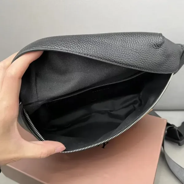 【2026】【BURBERRY 公式旗艦店】バーバリー 胸ポケット 当日出荷 好評に付き再入荷!28*19CM 【2026】【BURBERRY 公式旗艦店】バーバリー 胸ポケット 当日出荷 好評に付き再入荷!28*19CM