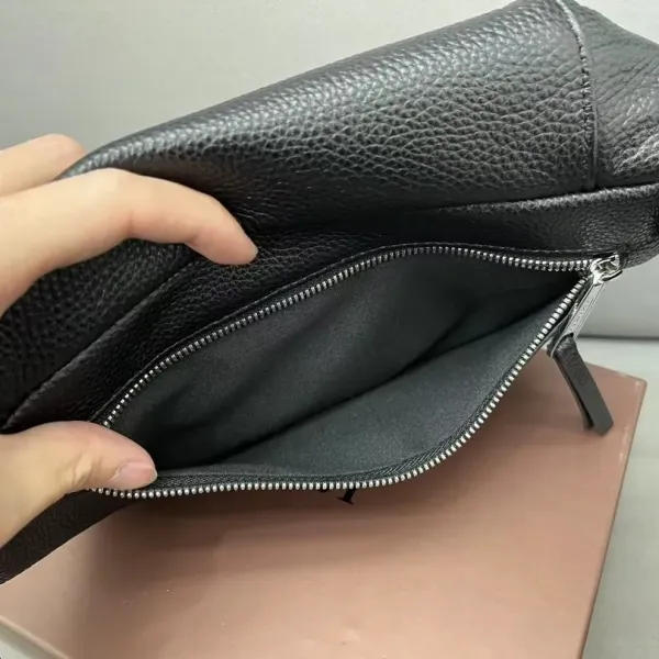 【2026】【BURBERRY 公式旗艦店】バーバリー 胸ポケット 当日出荷 好評に付き再入荷!28*19CM 【2026】【BURBERRY 公式旗艦店】バーバリー 胸ポケット 当日出荷 好評に付き再入荷!28*19CM