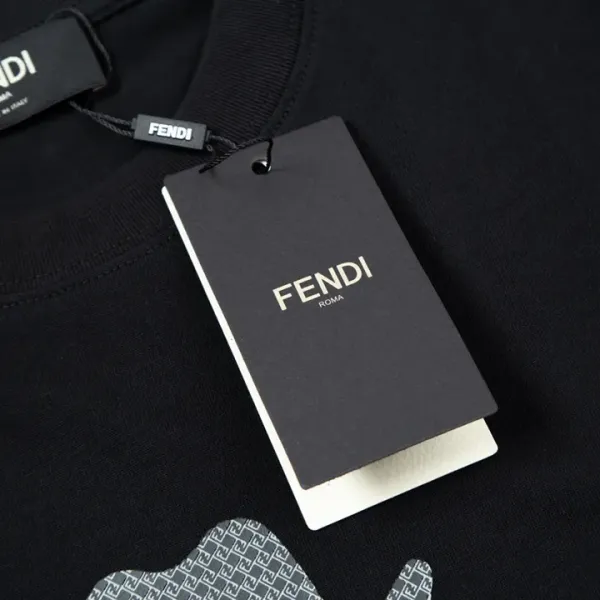 【2026】【FENDI 公式旗艦店】フェンディ  Tシャツ ご好評に付き再入荷！