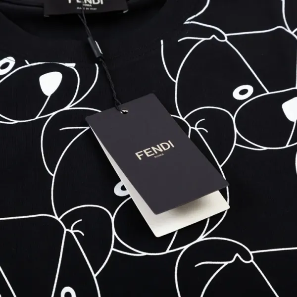 【2026】【FENDI 公式旗艦店】フェンディ Tシャツ ご好評に付き再入荷! 【2026】【FENDI 公式旗艦店】フェンディ Tシャツ ご好評に付き再入荷!
