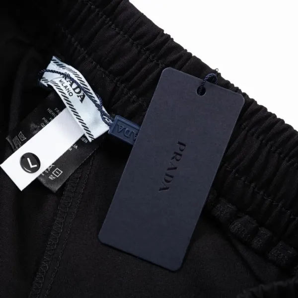 【2026】【PRADA 公式旗艦店】プラダ ショートパンツ ご好評に付き再入荷! 【2026】【PRADA 公式旗艦店】プラダ ショートパンツ ご好評に付き再入荷!