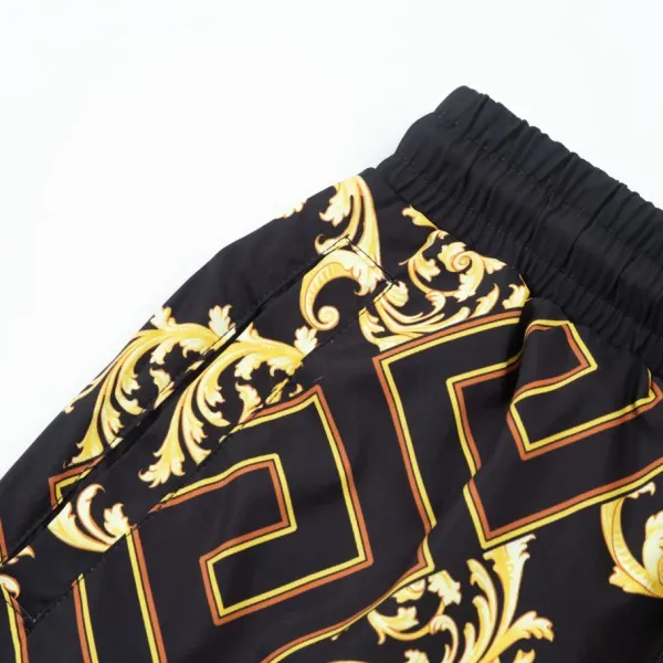 【2026】【VERSACE 公式旗艦店】ヴェルサーチ ショートパンツ ご好評に付き再入荷! 【2026】【VERSACE 公式旗艦店】ヴェルサーチ ショートパンツ ご好評に付き再入荷!