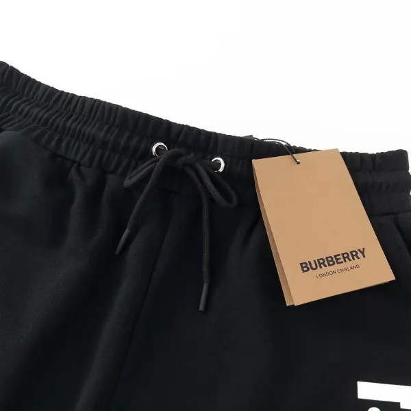 【2026】【BURBERRY 公式旗艦店】バーバリー ショートパンツ ご好評に付き再入荷! 【2026】【BURBERRY 公式旗艦店】バーバリー ショートパンツ ご好評に付き再入荷!