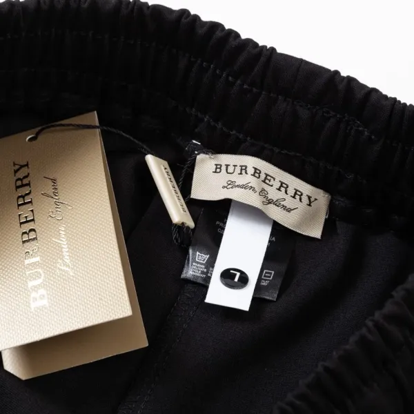 【2026】【BURBERRY 公式旗艦店】バーバリー ショートパンツ ご好評に付き再入荷! 【2026】【BURBERRY 公式旗艦店】バーバリー ショートパンツ ご好評に付き再入荷!