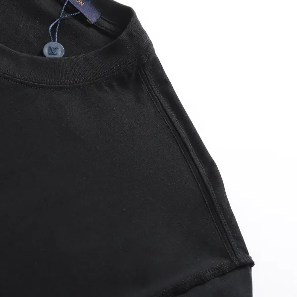 【2026】【LOUIS VUITTON 公式旗艦店】 ルイヴィトン Tシャツ ご好評に付き再入荷! 【2026】【LOUIS VUITTON 公式旗艦店】 ルイヴィトン Tシャツ ご好評に付き再入荷!