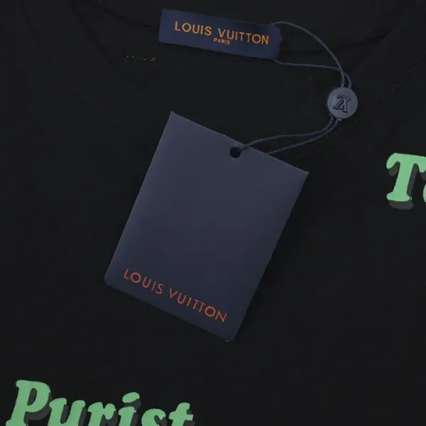 【2026】【LOUIS VUITTON 公式旗艦店】 ルイヴィトン Tシャツ ご好評に付き再入荷! 【2026】【LOUIS VUITTON 公式旗艦店】 ルイヴィトン Tシャツ ご好評に付き再入荷!