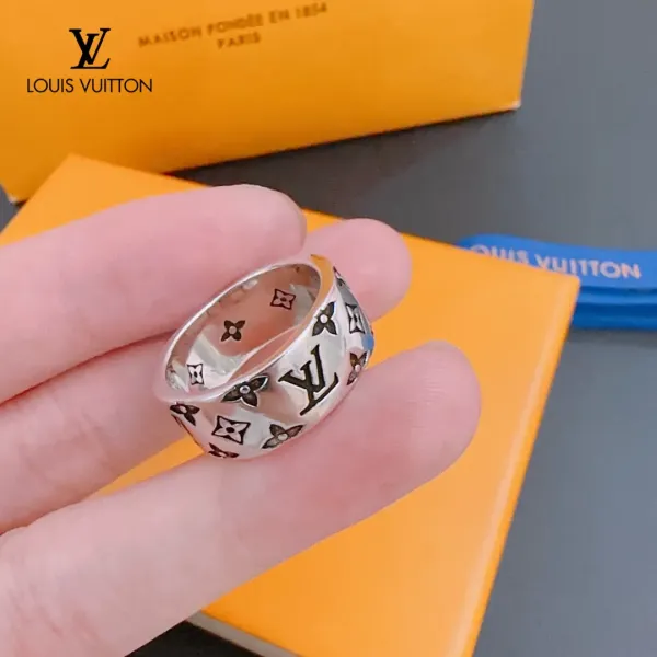 【2026】LV【LOUIS VUITTON】 ルイヴィトン 指輪 【2026】LV【LOUIS VUITTON】 ルイヴィトン 指輪