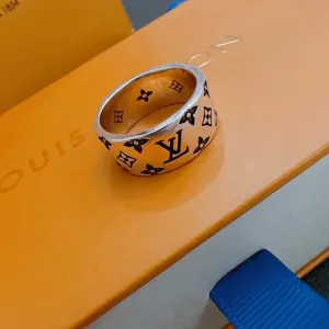 【2026】LV【LOUIS VUITTON】 ルイヴィトン 指輪 【2026】LV【LOUIS VUITTON】 ルイヴィトン 指輪