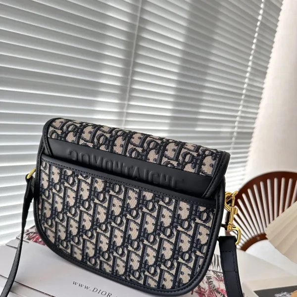 【2026】【DIOR公式旗艦店】ディオール  斜めがけバッグ当日出荷 好評に付き再入荷！23.5*13CM