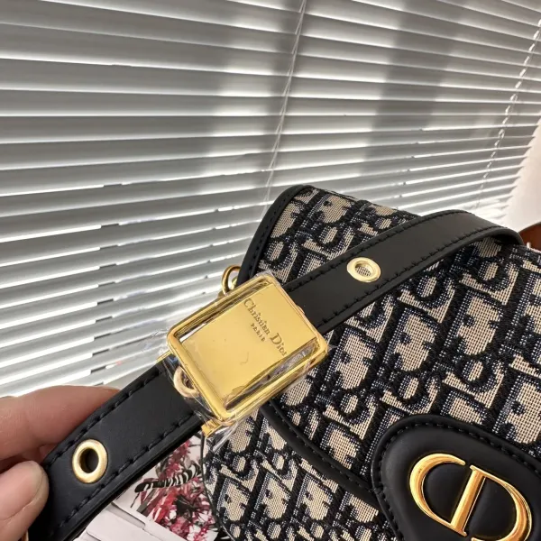 【2026】【DIOR公式旗艦店】ディオール  斜めがけバッグ当日出荷 好評に付き再入荷！23.5*13CM