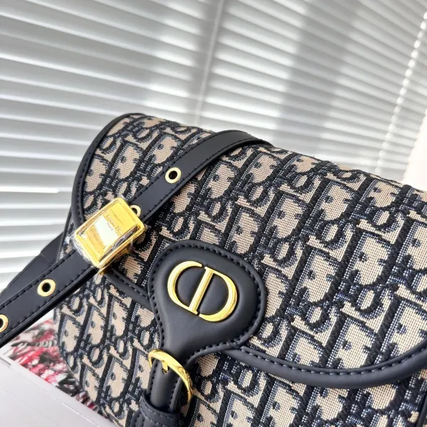 【2026】【DIOR公式旗艦店】ディオール  斜めがけバッグ当日出荷 好評に付き再入荷！23.5*13CM