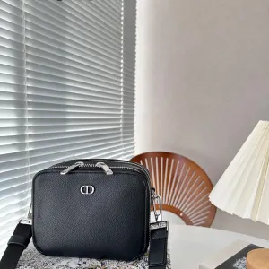 【2026】【DIOR公式旗艦店】ディオール 斜めがけバッグ 当日出荷 好評に付き再入荷!17*13CM 【2026】【DIOR公式旗艦店】ディオール 斜めがけバッグ 当日出荷 好評に付き再入荷!17*13CM