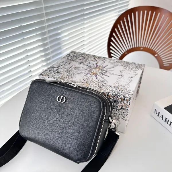 【2026】【DIOR公式旗艦店】ディオール 斜めがけバッグ 当日出荷 好評に付き再入荷!17*13CM 【2026】【DIOR公式旗艦店】ディオール 斜めがけバッグ 当日出荷 好評に付き再入荷!17*13CM
