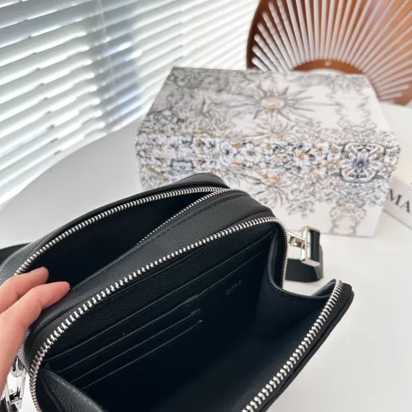 【2026】【DIOR公式旗艦店】ディオール 斜めがけバッグ 当日出荷 好評に付き再入荷!17*13CM 【2026】【DIOR公式旗艦店】ディオール 斜めがけバッグ 当日出荷 好評に付き再入荷!17*13CM