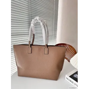 【2026】【BURBERRY 公式旗艦店】バーバリー ハンドバッグ 当日出荷 好評に付き再入荷!34*28CM 【2026】【BURBERRY 公式旗艦店】バーバリー ハンドバッグ 当日出荷 好評に付き再入荷!34*28CM