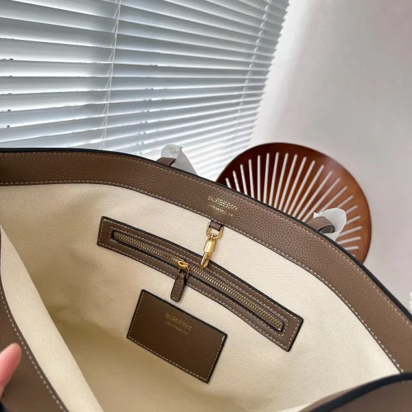 【2026】【BURBERRY 公式旗艦店】バーバリー  ハンドバッグ 当日出荷 好評に付き再入荷！34*28CM