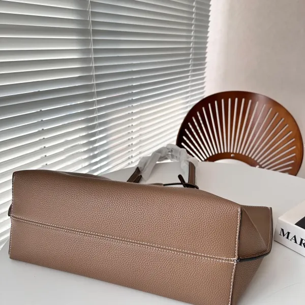 【2026】【BURBERRY 公式旗艦店】バーバリー  ハンドバッグ 当日出荷 好評に付き再入荷！34*28CM
