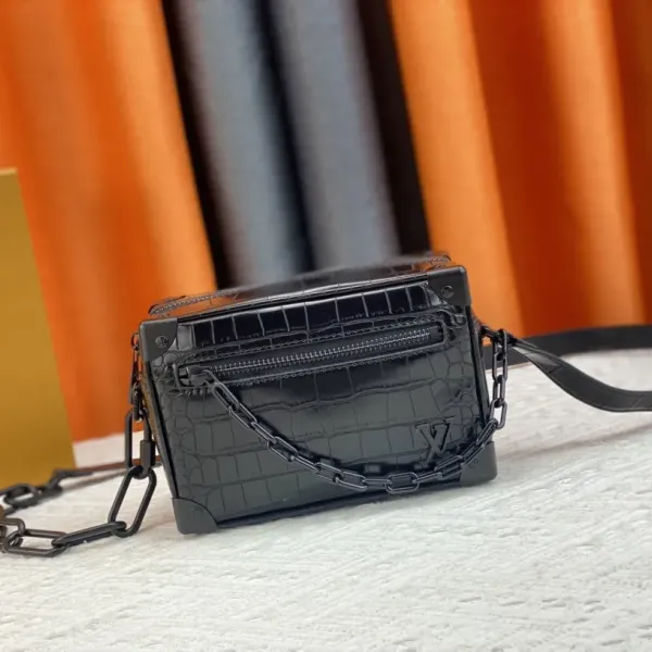 【2026】LV【LOUIS VUITTON 公式旗艦店】ルイヴィトン 斜めがけバッグ当日出荷 好評に付き再入荷!18.5*13*8CM 【2026】LV【LOUIS VUITTON 公式旗艦店】ルイヴィトン 斜めがけバッグ当日出荷 好評に付き再入荷!18.5*13*8CM