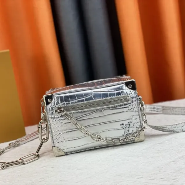 【2026】LV【LOUIS VUITTON 公式旗艦店】ルイヴィトン 斜めがけバッグ当日出荷 好評に付き再入荷!18.5*13*8CM 【2026】LV【LOUIS VUITTON 公式旗艦店】ルイヴィトン 斜めがけバッグ当日出荷 好評に付き再入荷!18.5*13*8CM