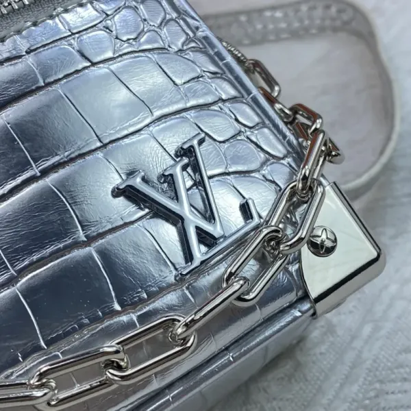 【2026】LV【LOUIS VUITTON 公式旗艦店】ルイヴィトン 斜めがけバッグ当日出荷 好評に付き再入荷!18.5*13*8CM 【2026】LV【LOUIS VUITTON 公式旗艦店】ルイヴィトン 斜めがけバッグ当日出荷 好評に付き再入荷!18.5*13*8CM