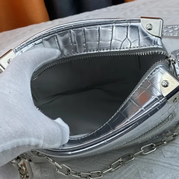 【2026】LV【LOUIS VUITTON 公式旗艦店】ルイヴィトン 斜めがけバッグ当日出荷 好評に付き再入荷!18.5*13*8CM 【2026】LV【LOUIS VUITTON 公式旗艦店】ルイヴィトン 斜めがけバッグ当日出荷 好評に付き再入荷!18.5*13*8CM
