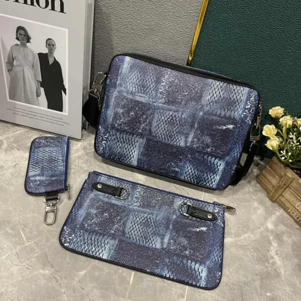 【2026】【LOUIS VUITTON 公式旗艦店】ルイヴィトン 斜めがけバッグ当日出荷 好評に付き再入荷!25*18*4CM 【2026】【LOUIS VUITTON 公式旗艦店】ルイヴィトン 斜めがけバッグ当日出荷 好評に付き再入荷!25*18*4CM