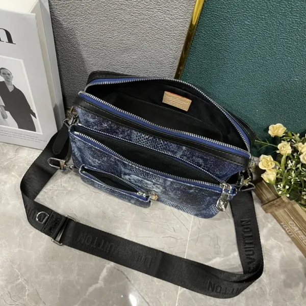 【2026】【LOUIS VUITTON 公式旗艦店】ルイヴィトン 斜めがけバッグ当日出荷 好評に付き再入荷!25*18*4CM 【2026】【LOUIS VUITTON 公式旗艦店】ルイヴィトン 斜めがけバッグ当日出荷 好評に付き再入荷!25*18*4CM