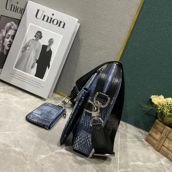 【2026】【LOUIS VUITTON 公式旗艦店】ルイヴィトン 斜めがけバッグ当日出荷 好評に付き再入荷!25*18*4CM 【2026】【LOUIS VUITTON 公式旗艦店】ルイヴィトン 斜めがけバッグ当日出荷 好評に付き再入荷!25*18*4CM