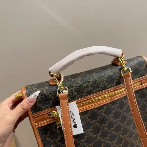 【2026】【CELINE 公式旗艦店】セリーヌ リュックサック当日出荷 好評に付き再入荷!29*32CM 【2026】【CELINE 公式旗艦店】セリーヌ リュックサック当日出荷 好評に付き再入荷!29*32CM