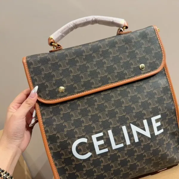 【2026】【CELINE 公式旗艦店】セリーヌ リュックサック当日出荷 好評に付き再入荷!29*32CM 【2026】【CELINE 公式旗艦店】セリーヌ リュックサック当日出荷 好評に付き再入荷!29*32CM