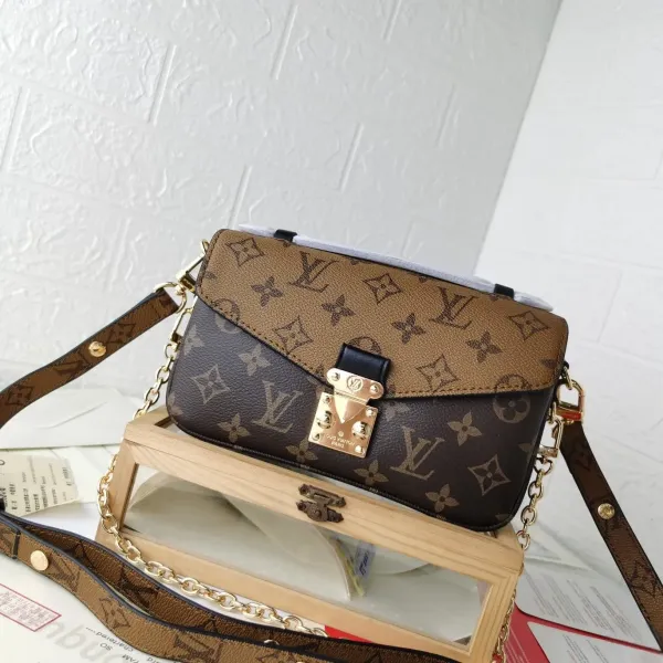 【2026】LV【LOUIS VUITTON 公式旗艦店】ルイヴィトン  斜めがけバッグ当日出荷 好評に付き再入荷！21.5*6*13.5CM