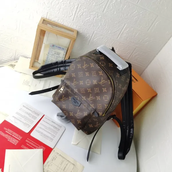【2026】【LOUIS VUITTON 公式旗艦店】ルイヴィトン リュックサック当日出荷 好評に付き再入荷!22*29*16CM 【2026】【LOUIS VUITTON 公式旗艦店】ルイヴィトン リュックサック当日出荷 好評に付き再入荷!22*29*16CM