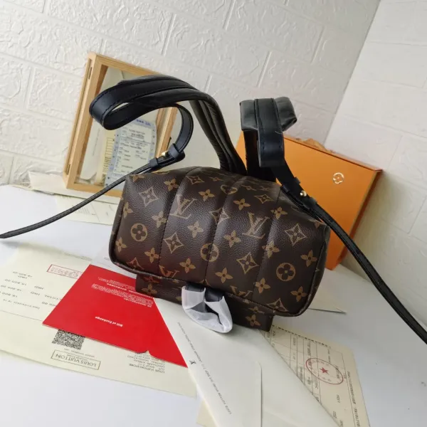 【2026】【LOUIS VUITTON 公式旗艦店】ルイヴィトン リュックサック当日出荷 好評に付き再入荷!22*29*16CM 【2026】【LOUIS VUITTON 公式旗艦店】ルイヴィトン リュックサック当日出荷 好評に付き再入荷!22*29*16CM