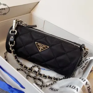 【2026】【PRADA 公式旗艦店】プラダ 斜めがけバッグ 当日出荷 好評に付き再入荷!21*11CM 【2026】【PRADA 公式旗艦店】プラダ 斜めがけバッグ 当日出荷 好評に付き再入荷!21*11CM