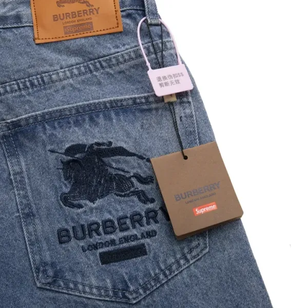 【2026】【BURBERRY 公式旗艦店】バーバリー ジーパン ご好評に付き再入荷! 【2026】【BURBERRY 公式旗艦店】バーバリー ジーパン ご好評に付き再入荷!