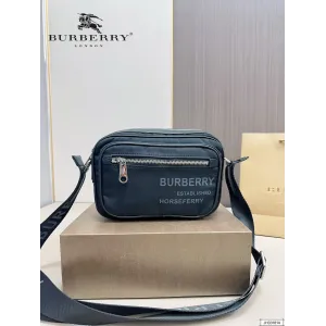 【2026】【BURBERRY 公式旗艦店】バーバリー   斜めがけバッグ 当日出荷 好評に付き再入荷！24*17CM