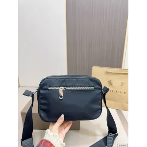 【2026】【BURBERRY 公式旗艦店】バーバリー 斜めがけバッグ 当日出荷 好評に付き再入荷!24*17CM 【2026】【BURBERRY 公式旗艦店】バーバリー 斜めがけバッグ 当日出荷 好評に付き再入荷!24*17CM